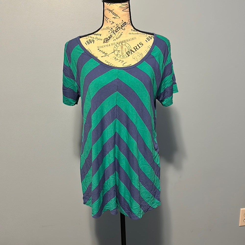 Lularoe shirt sleeved shirt - Picture 1 of 5